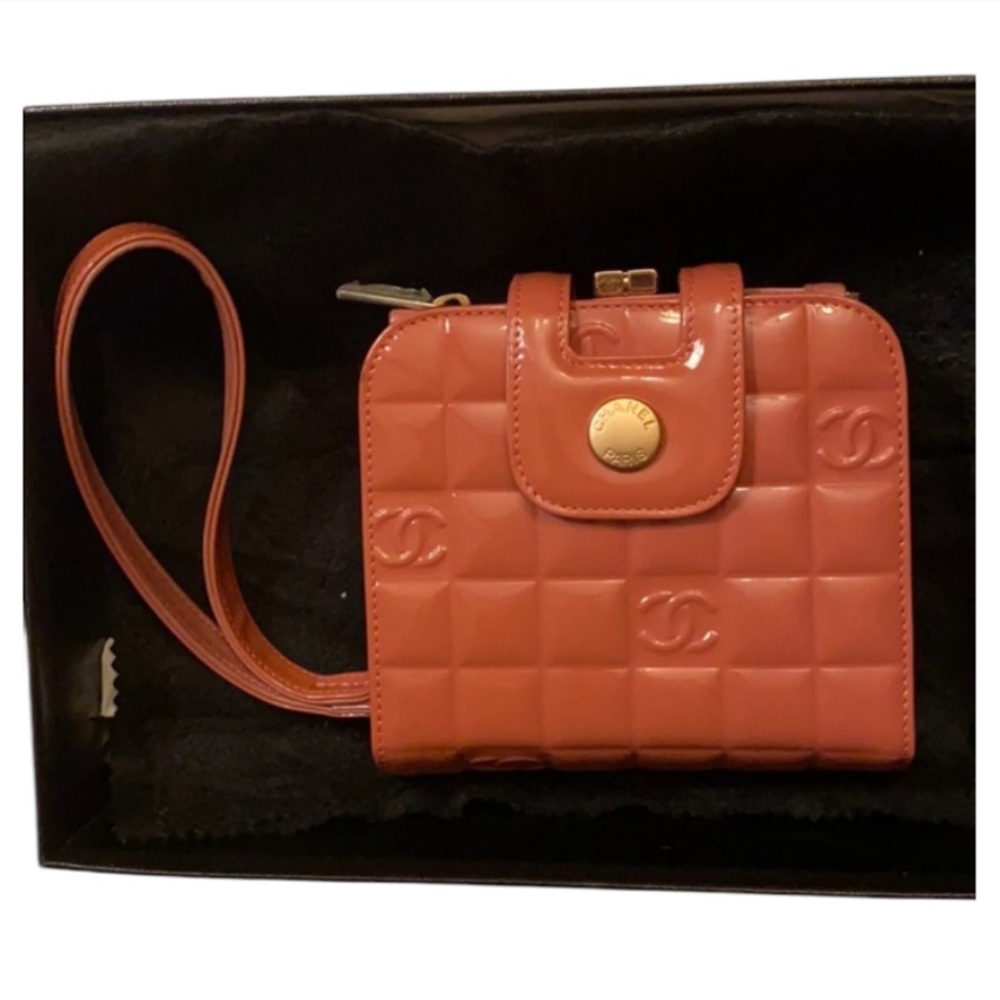 CHANEL VTG PINK CHOCOLATE BAR WRISTLET WALLET BAG BARBIECORE ⭐️⭐️⭐️⭐️⭐️ - Picture 4 of 15